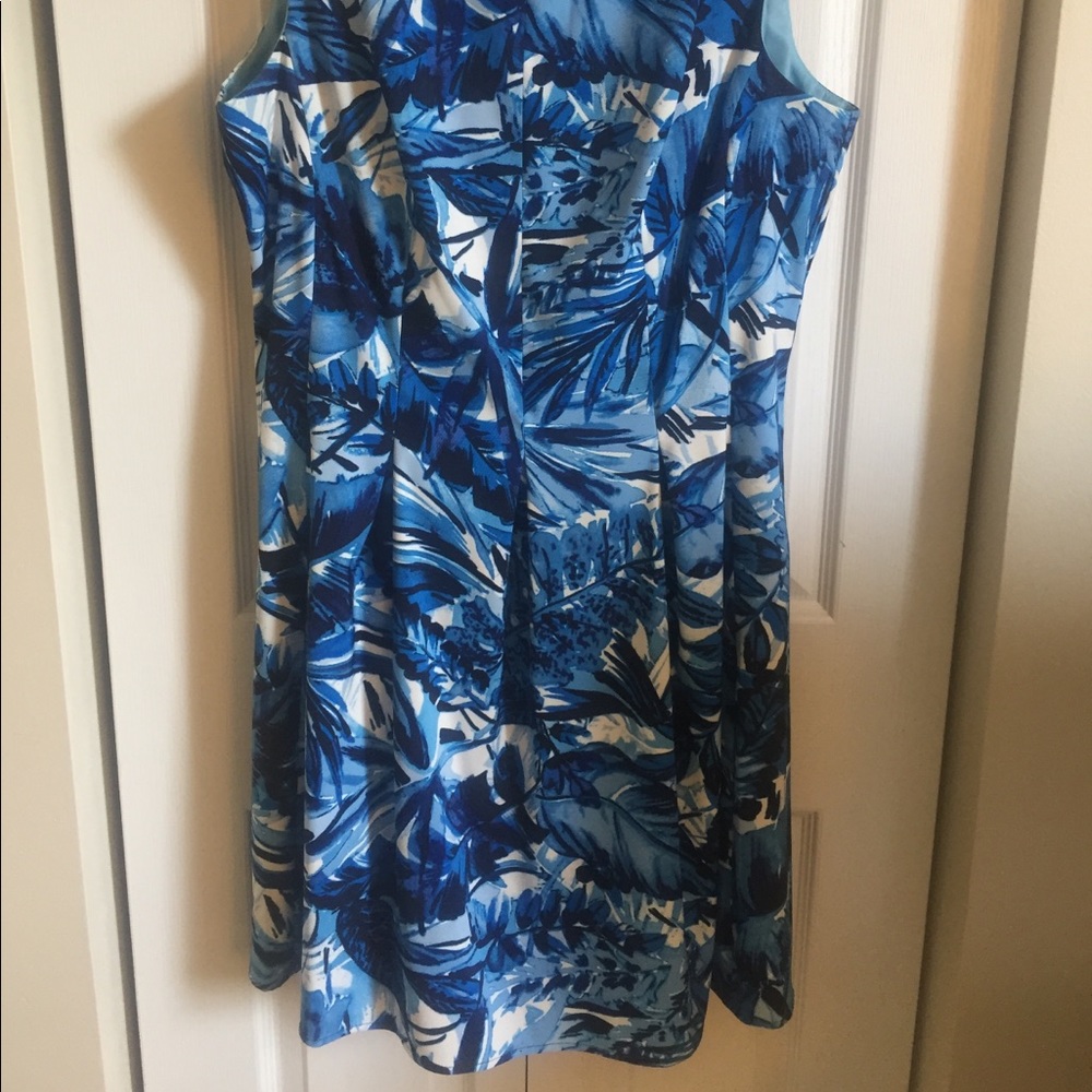 Blue patterned sleeveless dress